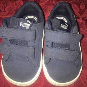 Kids puma sneakers